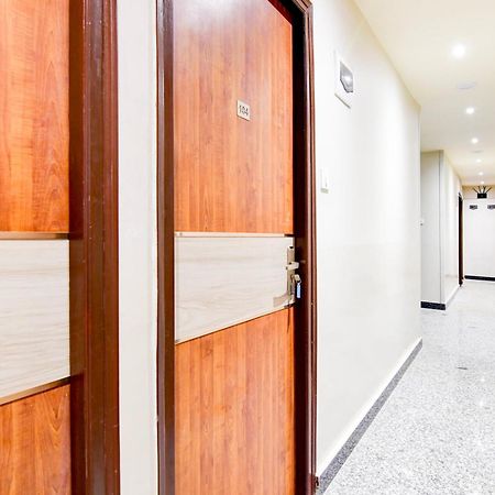 Super Townhouse Kaikhali Near Airport Hotel โกลกาตา ภายนอก รูปภาพ