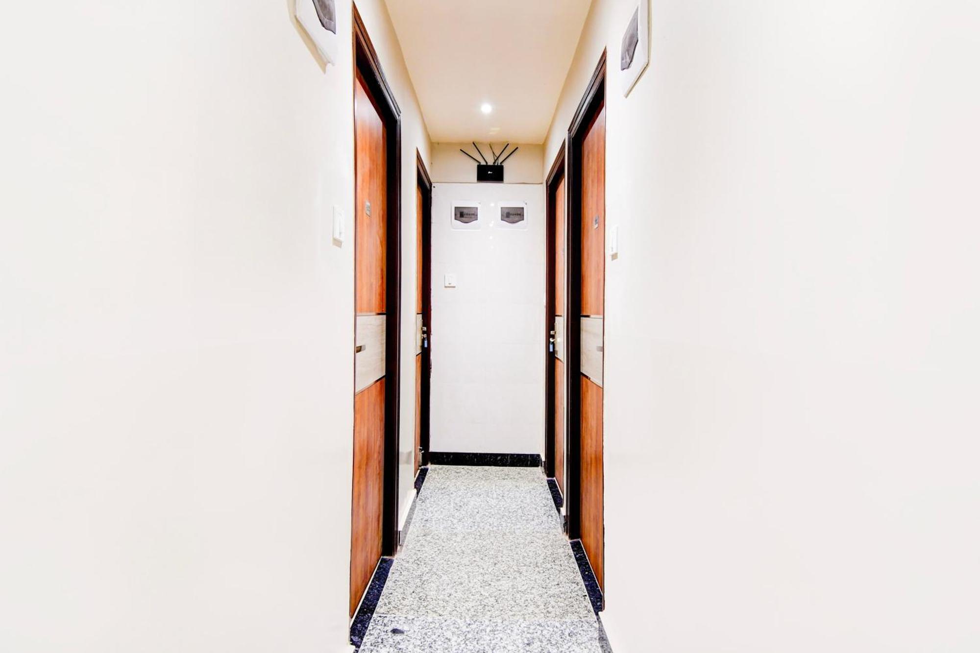 Super Townhouse Kaikhali Near Airport Hotel โกลกาตา ภายนอก รูปภาพ