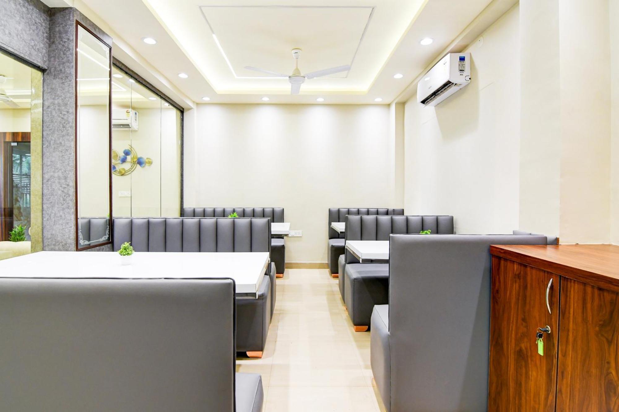 Super Townhouse Kaikhali Near Airport Hotel โกลกาตา ภายนอก รูปภาพ
