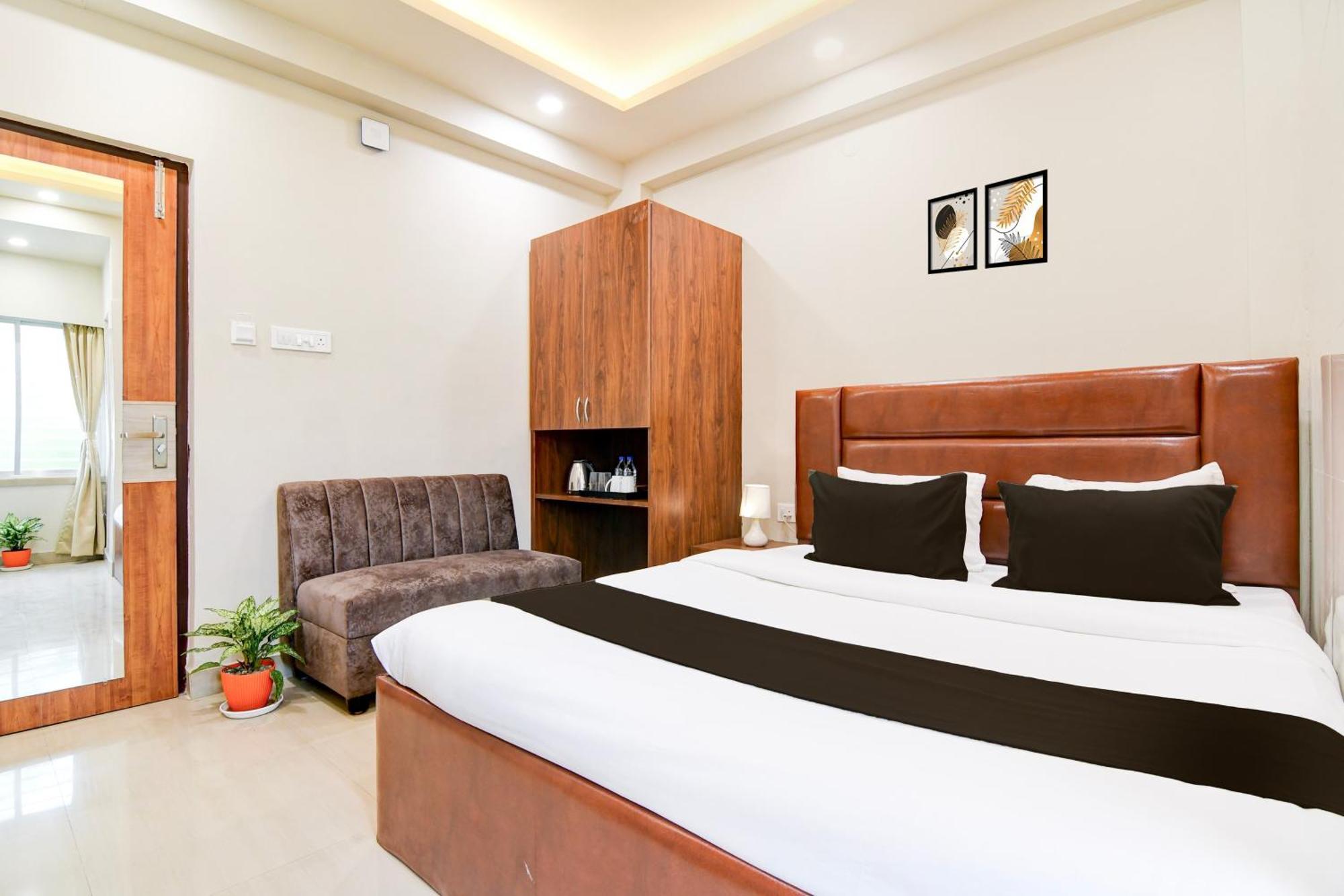 Super Townhouse Kaikhali Near Airport Hotel โกลกาตา ภายนอก รูปภาพ