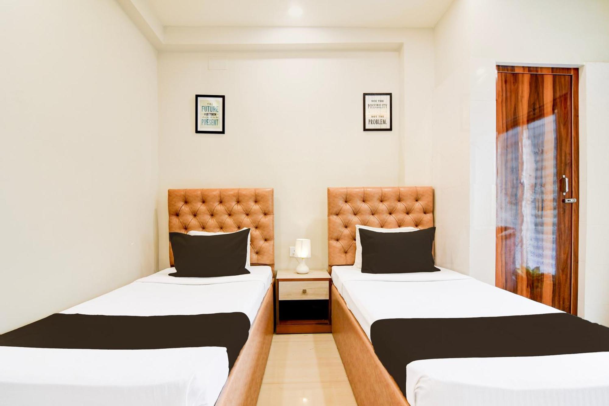 Super Townhouse Kaikhali Near Airport Hotel โกลกาตา ภายนอก รูปภาพ