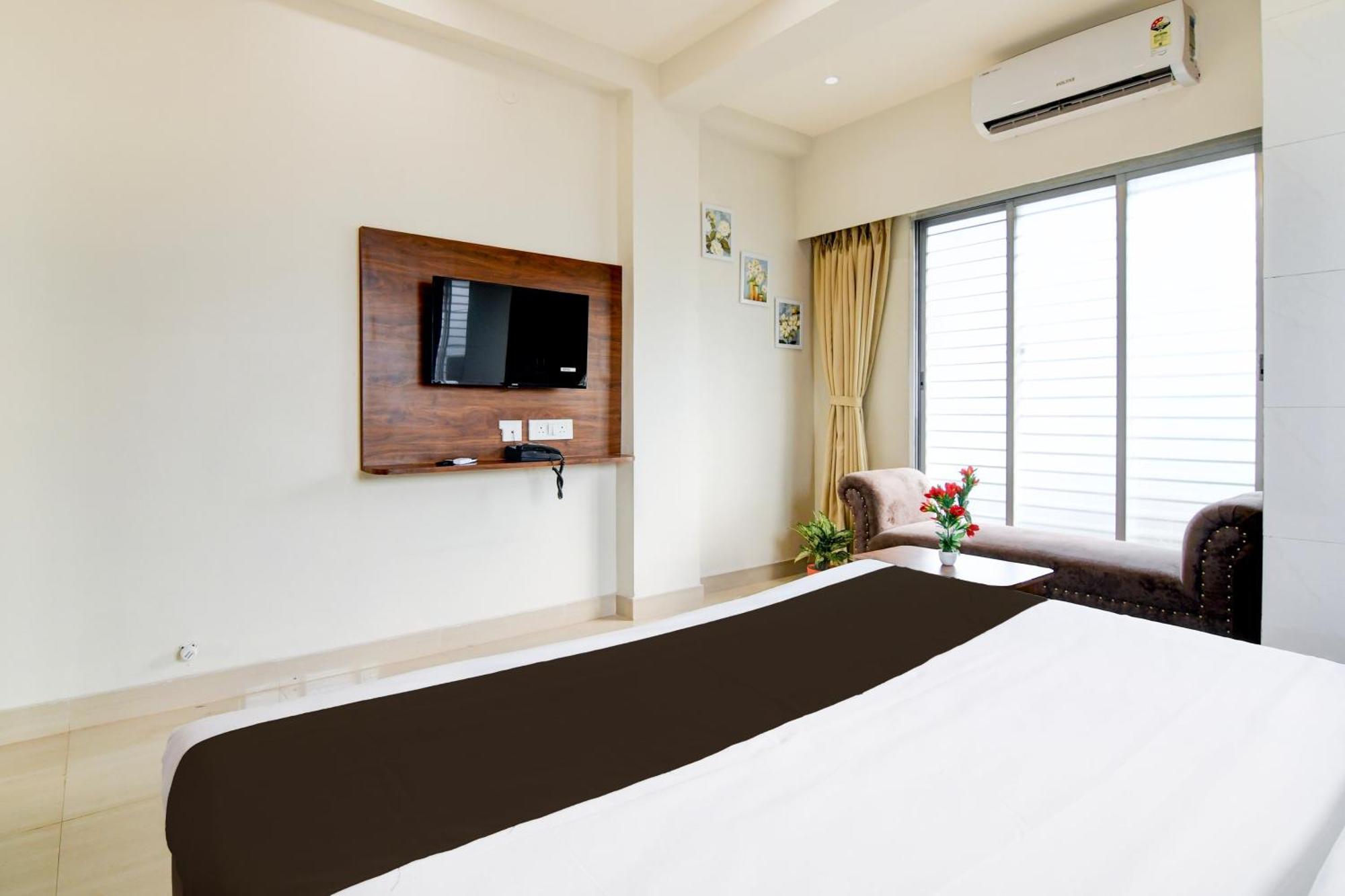 Super Townhouse Kaikhali Near Airport Hotel โกลกาตา ภายนอก รูปภาพ
